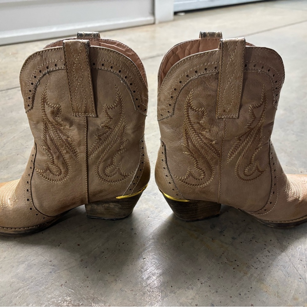 Very Volatile Brown Ankle Boots with Western Flair - Picture 3 of 8